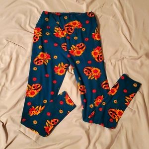 LuLaroe OS leggins featuring jack-o-lanterns and autumn flowers